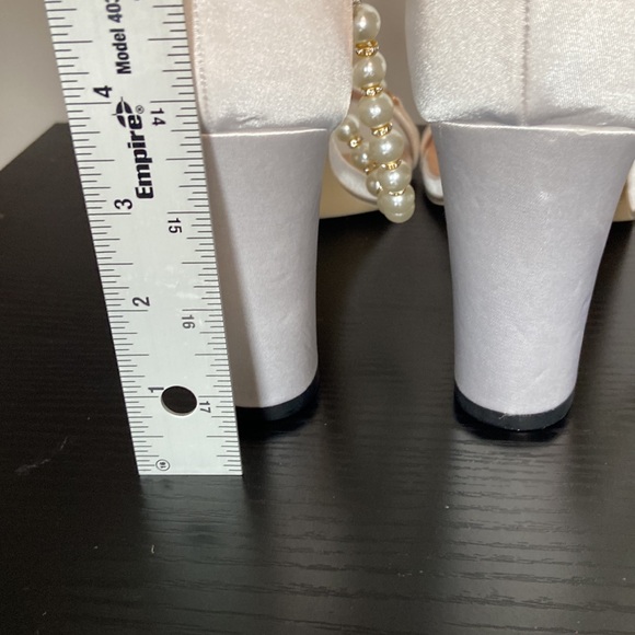 Women white 4” platform open toe pearls, tie ankle satin more pearls SZ 10 EU 41 - Picture 7 of 7